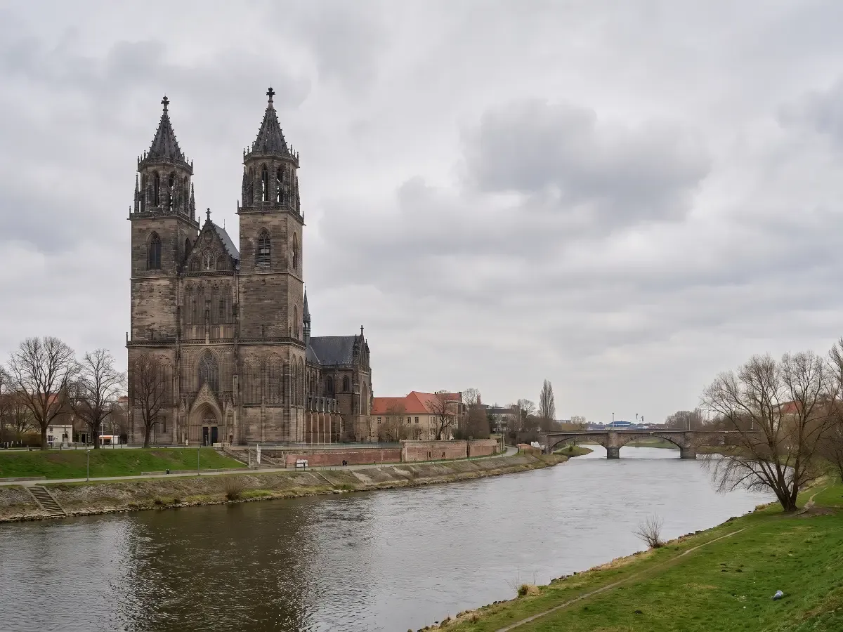 Magdeburger Dom an der Elbe