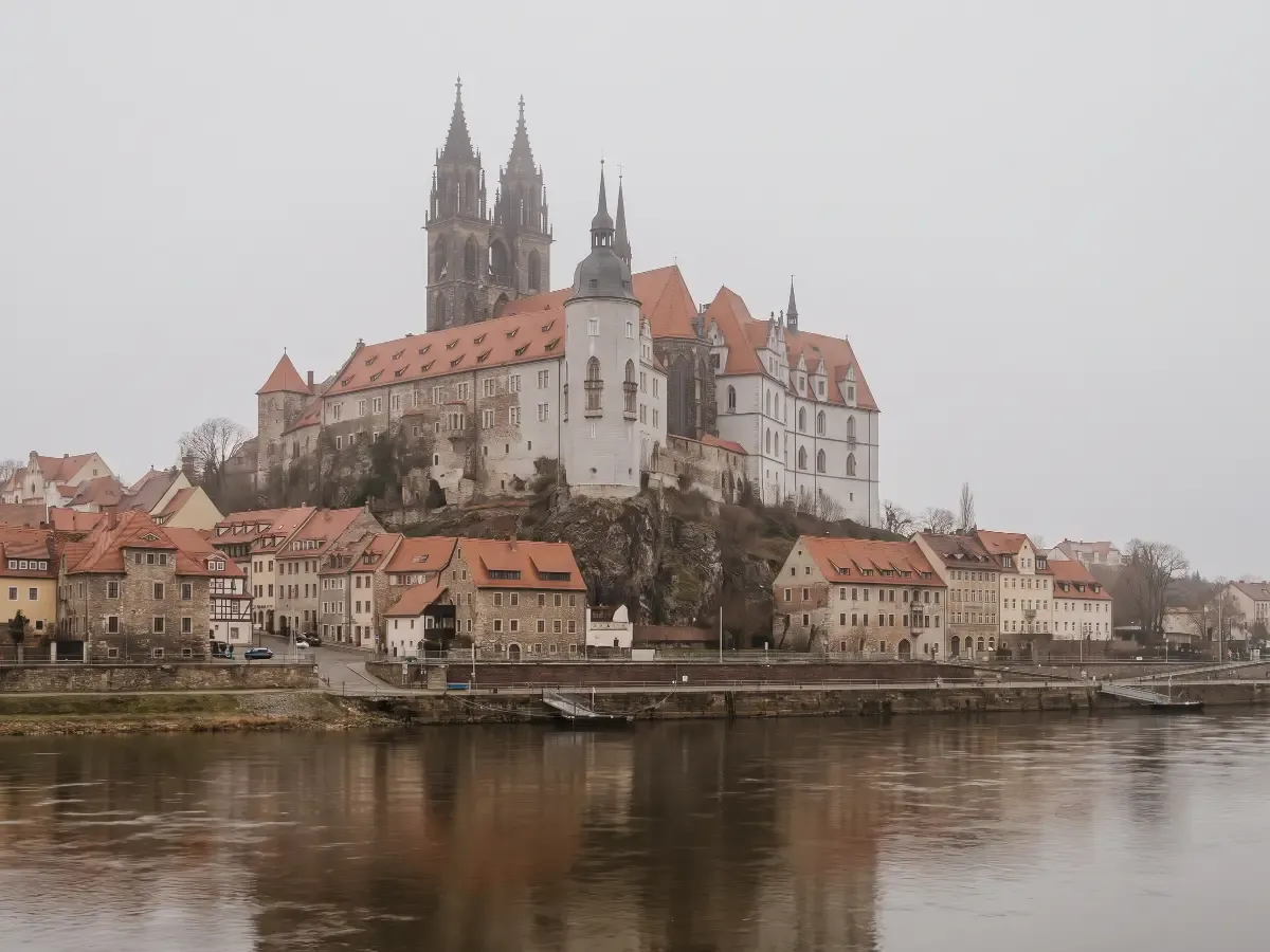 Albrechtsburg und Dom in Meißen über der Elbe